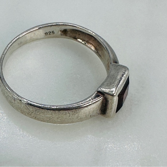 Sterling Silver Ring Garnet  Square Gem  6 3/4 Dainty Modern 925 Unisex - Picture 8 of 12